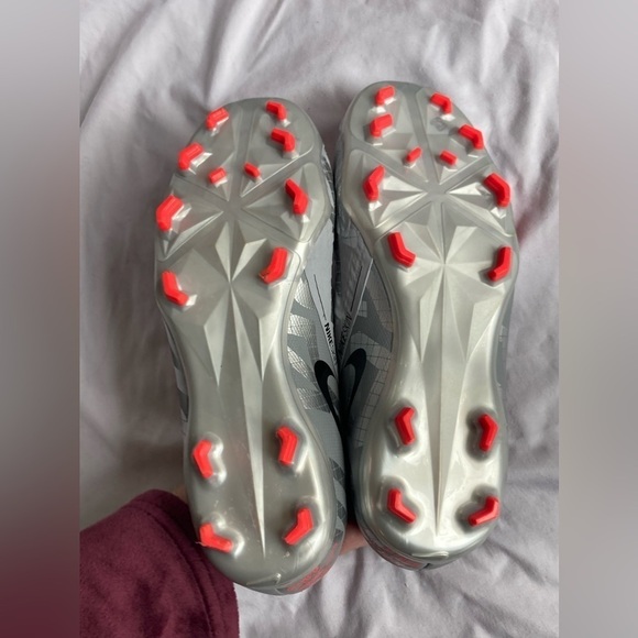 EUC Nike Phantom Vision Elite FG Soccer Cleats Silver US 4/ EUR 36 - Picture 2 of 7